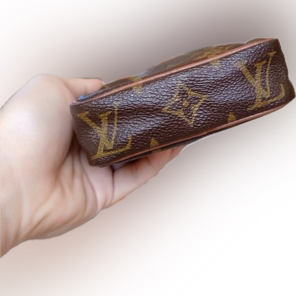 Sale $222 !! 
Authentic Rare!! Louise Vuitton Danube Mini Monogram. 834 - Picture 6 of 14